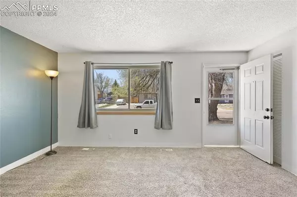 Colorado Springs, CO 80916,2565 Barkman DR