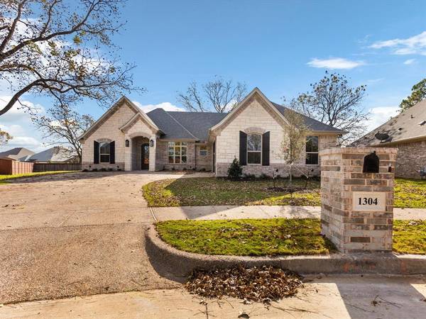 1304 Joshua Way,  Granbury,  TX 76048