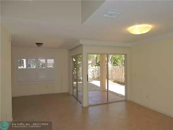 Plantation, FL 33324,9894 NW 2ND CT