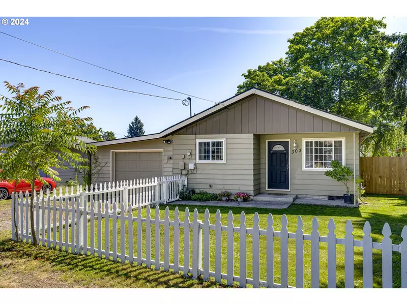 303 METZLER AVE, Molalla, OR 97038