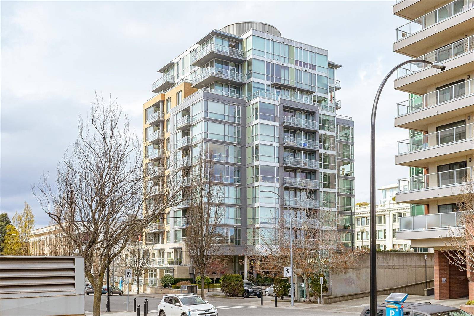 Victoria, BC V8W 1P8,732 Cormorant St #807