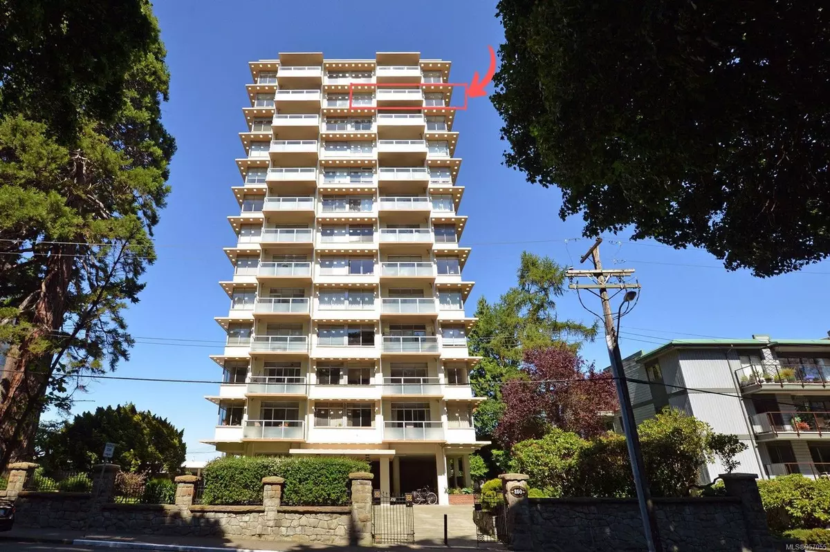 Victoria, BC V8V 2P4,250 Douglas St #1102