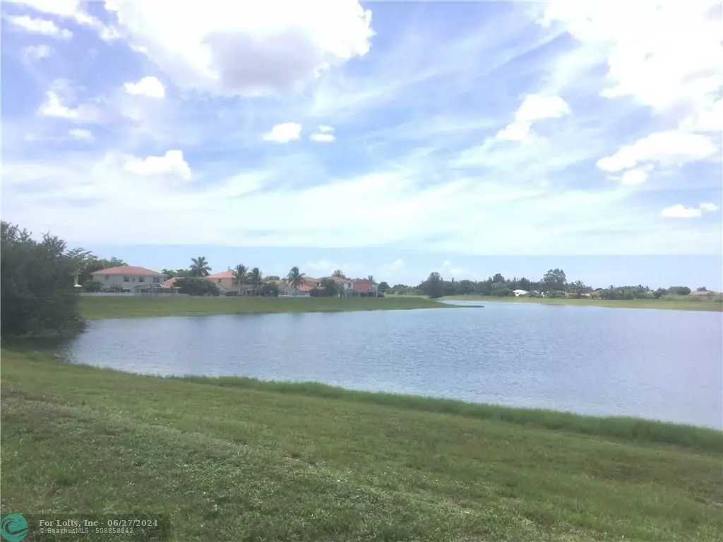 Boca Raton, FL 33498,10870 Lakemore Ln  #202