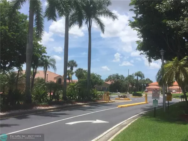 Boca Raton, FL 33498,10870 Lakemore Ln  #202