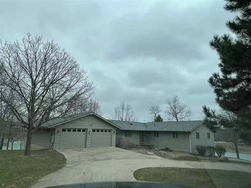 2744 W Trio Lane, Washington, IA 52353