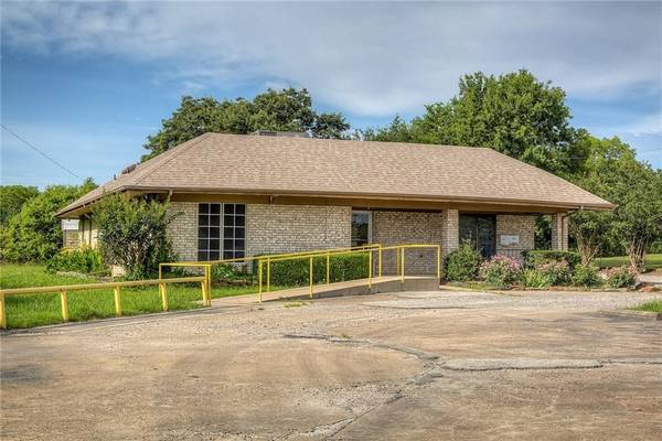 1607 E Quinlan Parkway, Quinlan, TX 75474