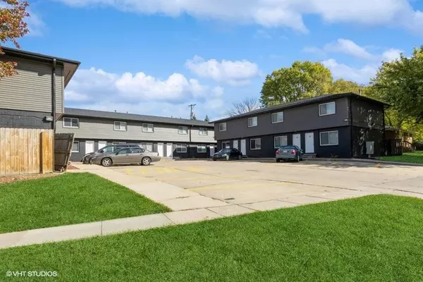 1102 Hollywood Boulevard #1-15, Iowa City, IA 52246