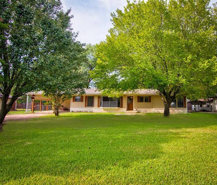 709 W Bells Boulevard, Bells, TX 75414