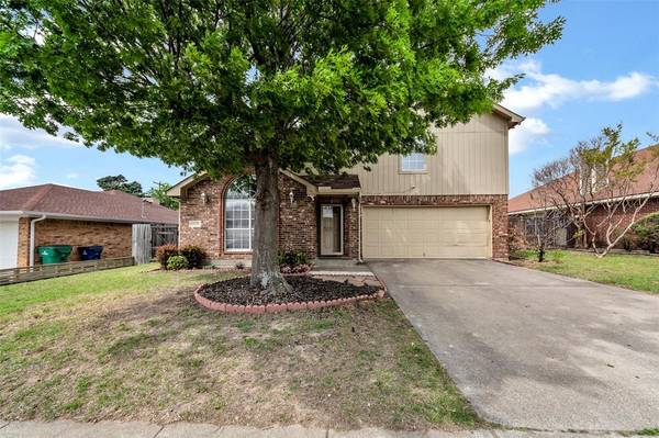 6629 Levitt Drive, Watauga, TX 76148