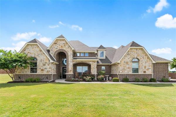 708 Red Stone Lane, Hudson Oaks, TX 76087