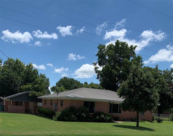 320 Hickory, Muenster, TX 76252