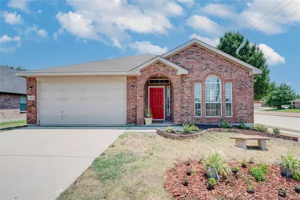 9873 Sparrow Hawk Lane, Fort Worth, TX 76108