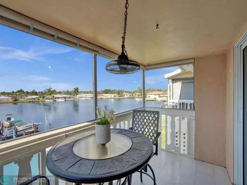 Pompano Beach, FL 33060,700 Pine Drive  #304