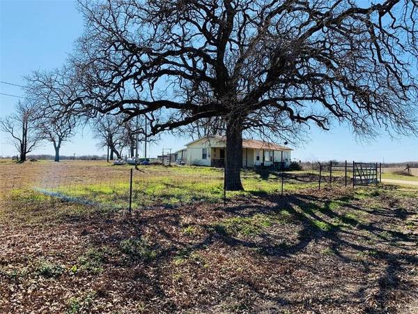 1022 Park Road, Chico, TX 76431