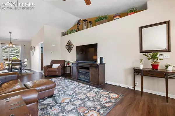 Colorado Springs, CO 80923,6098 Vallecito DR