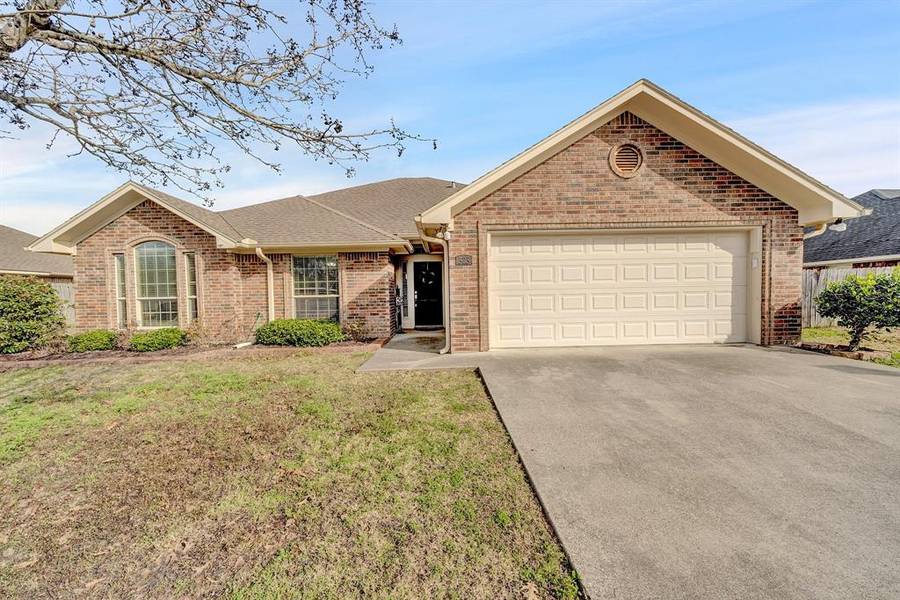 323 Amanda Court, Whitehouse, TX 75791