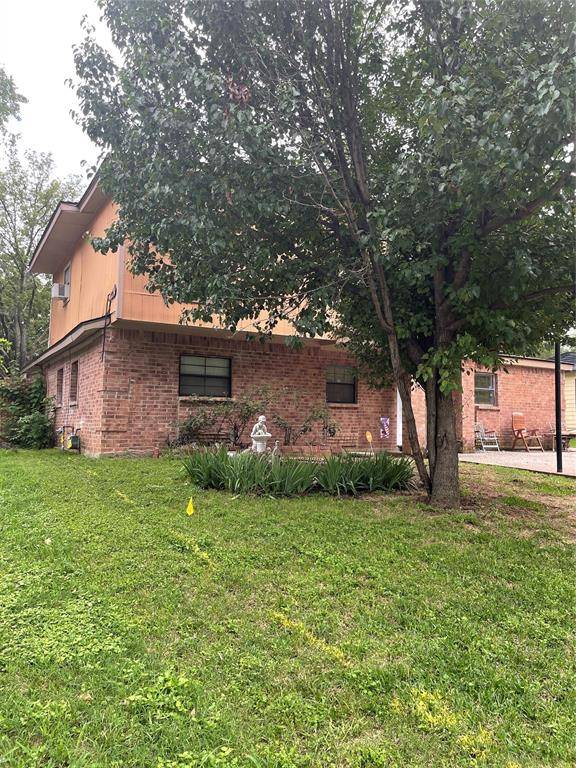 4628 Burton Avenue, Fort Worth, TX 76105