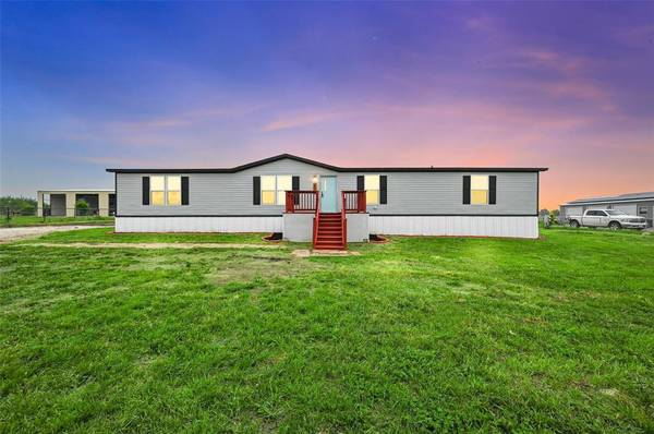 808 Lathem Boulevard,  Venus,  TX 76084