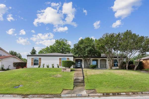 5724 Diamond Oaks Drive N, Haltom City, TX 76117