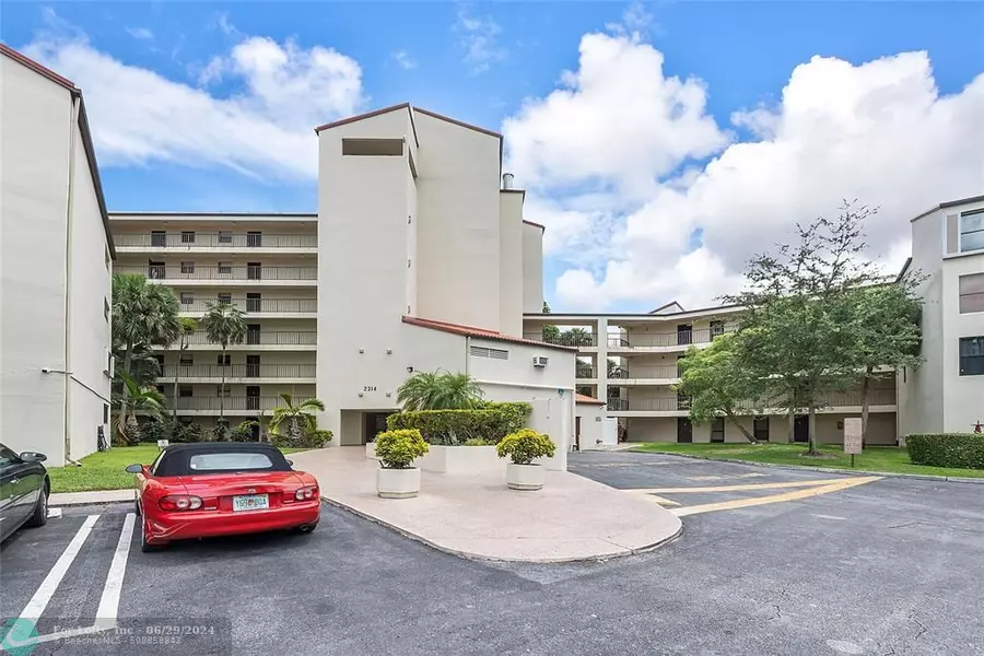 2314 S Cypress Bend Dr  #611, Pompano Beach, FL 33069