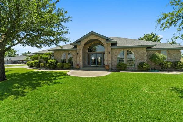 392 Hillside Drive, Muenster, TX 76252