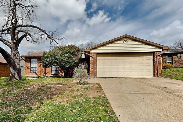 6607 Crestfield Drive, Arlington, TX 76016