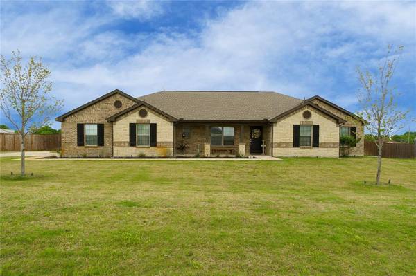 8225 Harvest Drive, Grandview, TX 76050