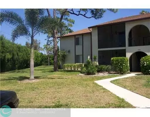 319 Knotty Pine Cir  #c2, Green Acres, FL 33463