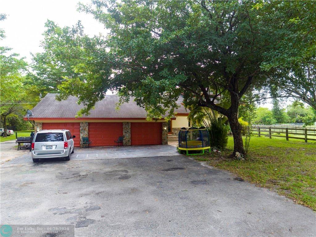 4250 NW 74th St, Coconut Creek, FL 33073