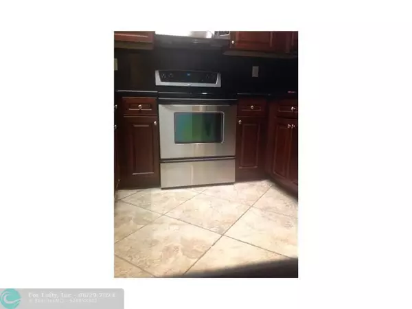 Tamarac, FL 33319,4514 WOODLAND CR  #4514