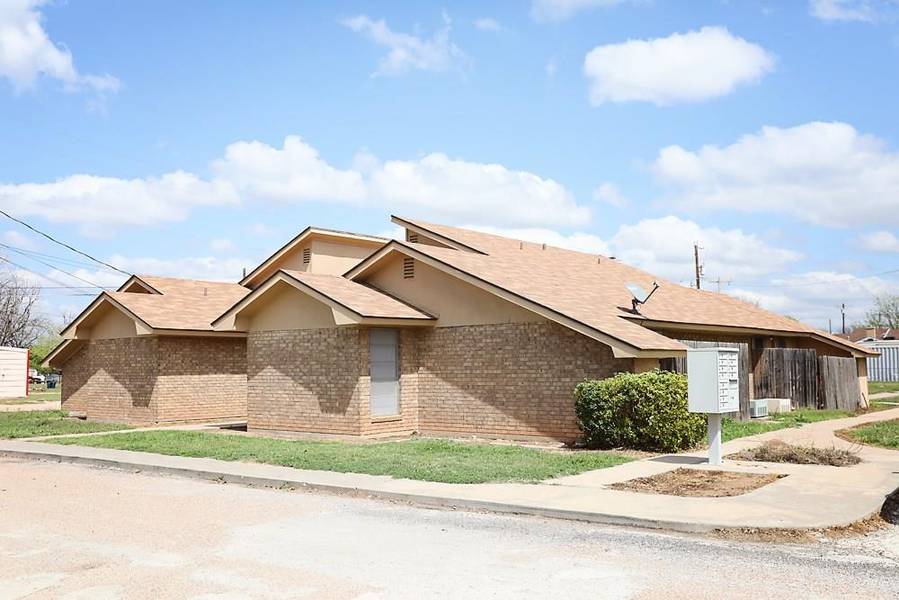 100 S Murray, Winters, TX 79567