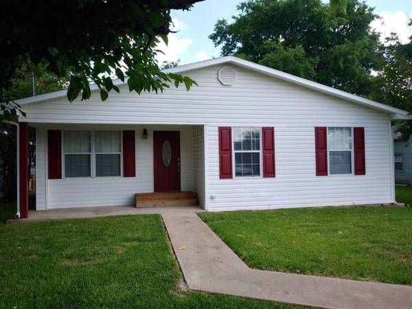 410 E Maple, Whitewright, TX 75491