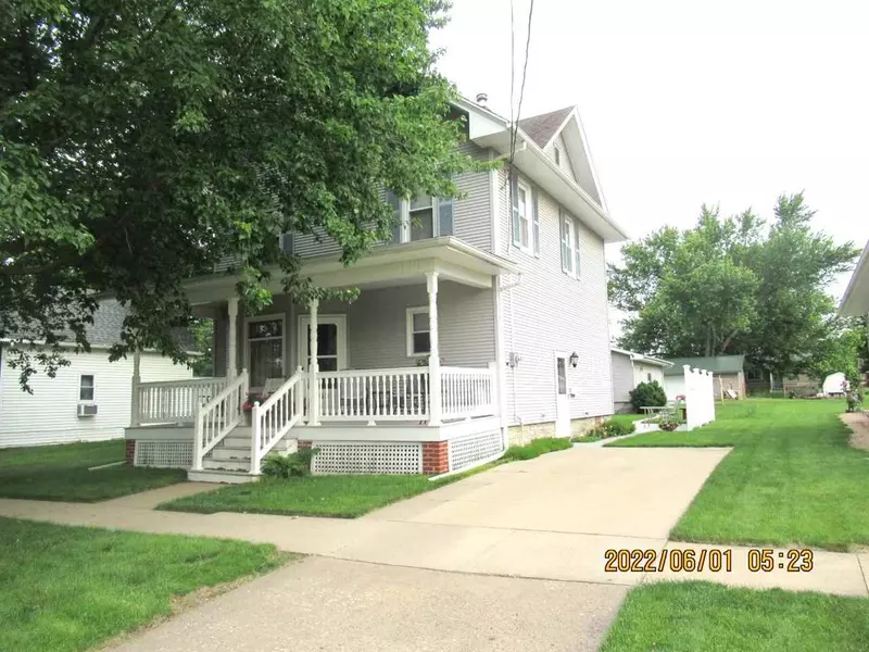 515 W 5th St, Tipton, IA 52772