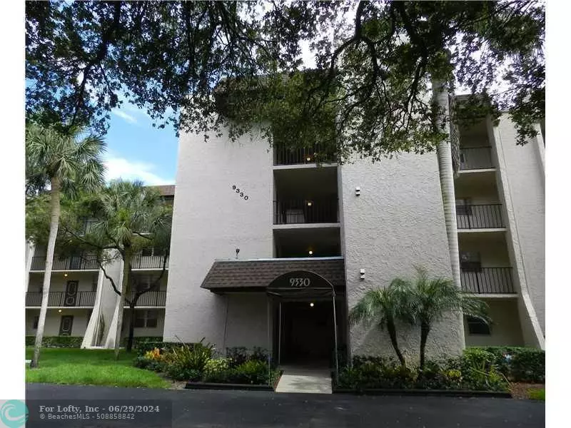 9330 LAGOON PL  #102, Davie, FL 33324