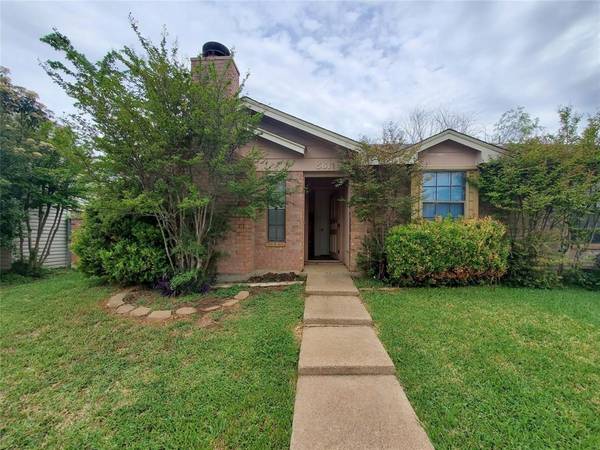 5611 Hearthwood Court,  Arlington,  TX 76016