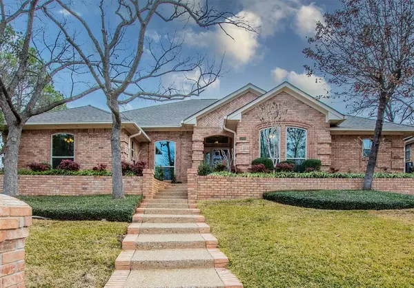 5009 Willow Park Drive, Arlington, TX 76017