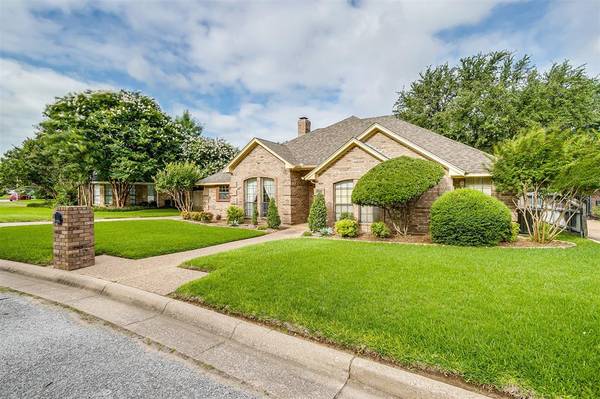 5004 Parliament Drive, Arlington, TX 76017