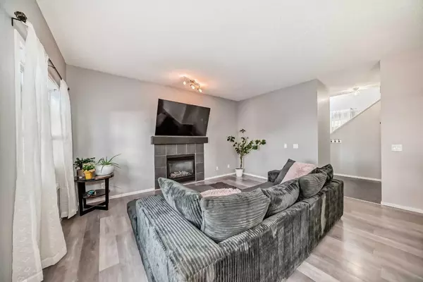 Airdrie, AB T4B 3N8,2261 Sagewood HTS SW