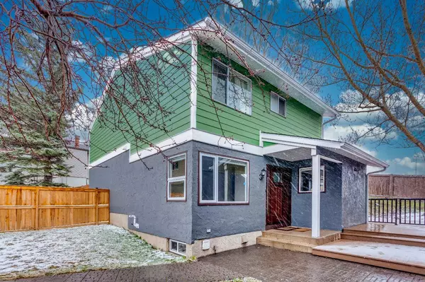 Calgary, AB T3G 1A4,953 Ranchview CRES NW