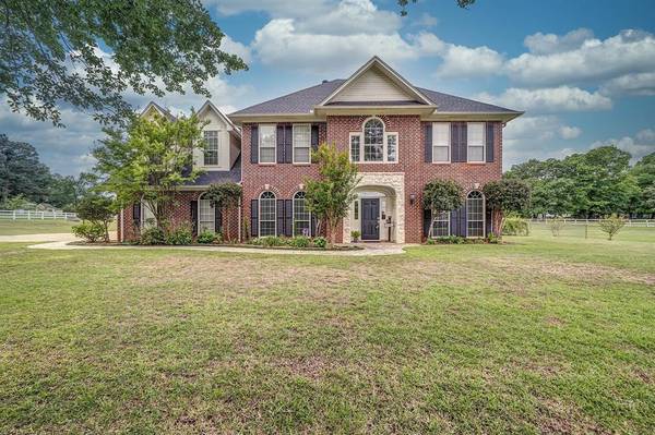 13463 Oakwood Drive, Chandler, TX 75758