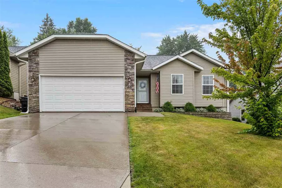 808 10th Ave. Pl., Coralville, IA 52241