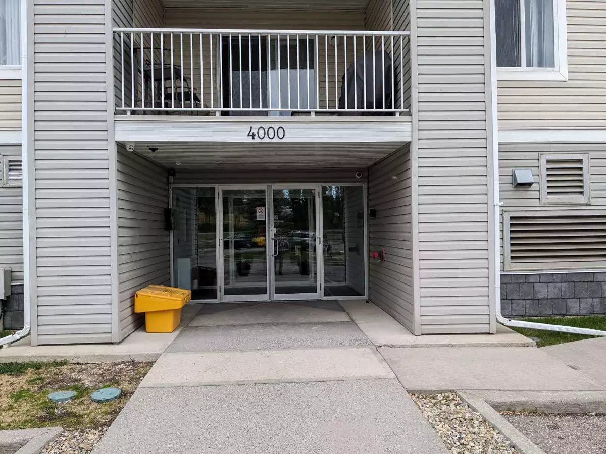 Calgary, AB T2A 7Z3,1620 70 ST SE #4102