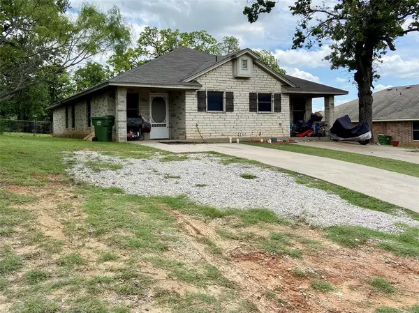 302 Avenue E, Springtown, TX 76082