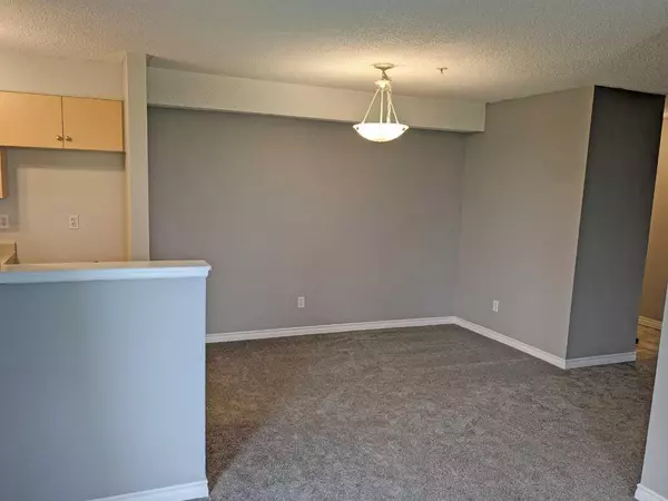 Calgary, AB T2A 7Z3,1620 70 ST SE #4102