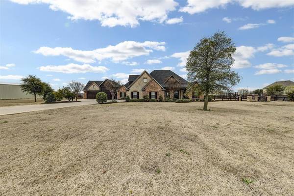 6180 Meadowlands Drive, Krum, TX 76249