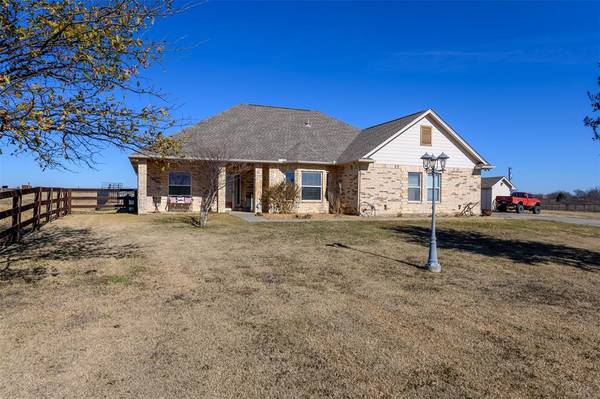 6424 Meadowlands Drive, Krum, TX 76249