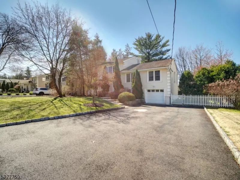 200 E Madison Ave, Cresskill Boro, NJ 07626