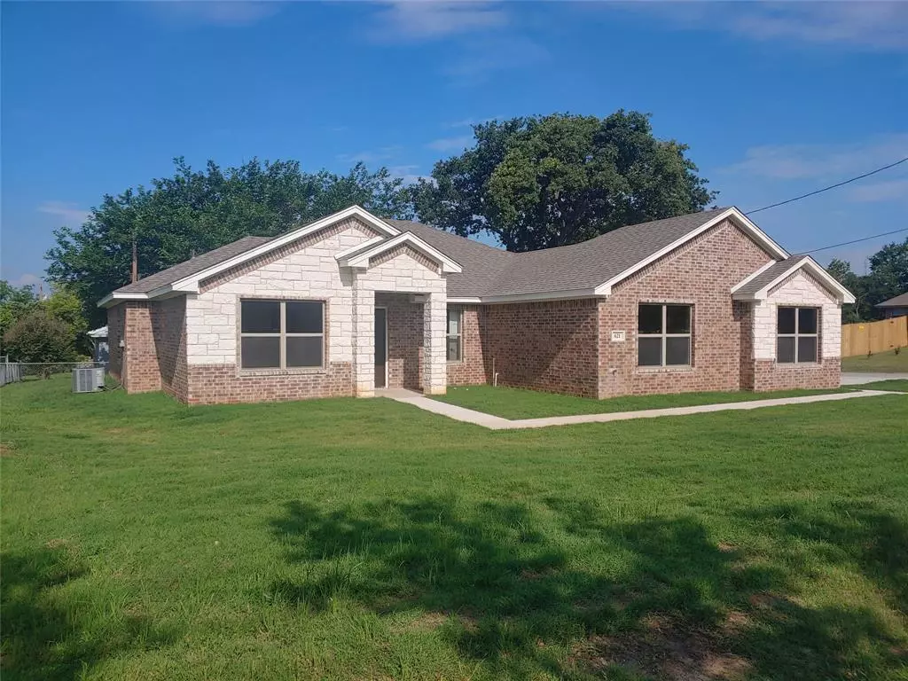 Springtown, TX 76082,621 N Avenue B