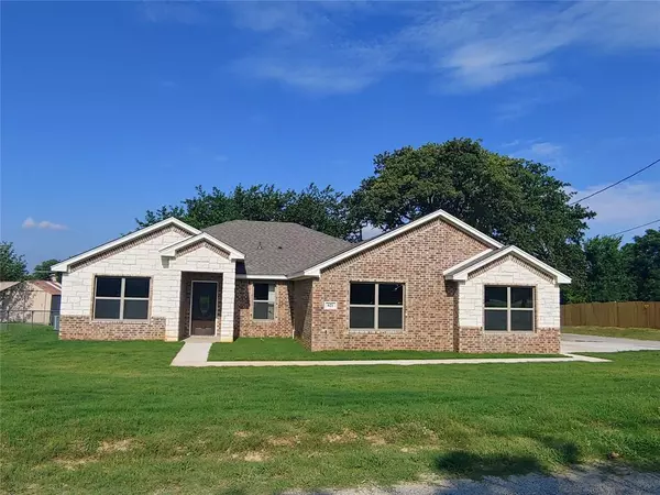 Springtown, TX 76082,621 N Avenue B