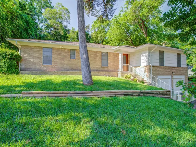 2832 Ilahe Drive, Dallas, TX 75233